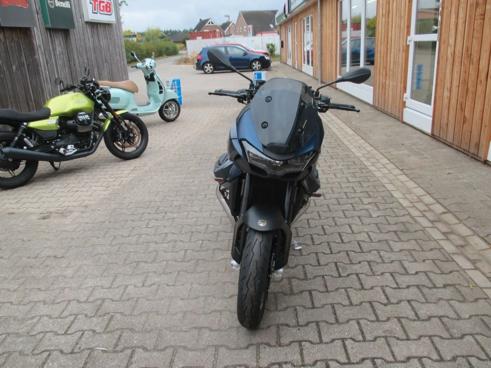 Moto Guzzi V100 Mandello E5+ Blue Oceano 2025