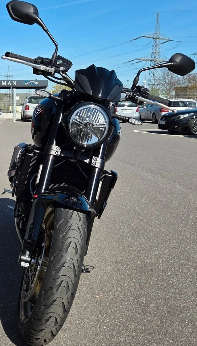 Triumph Trident 800