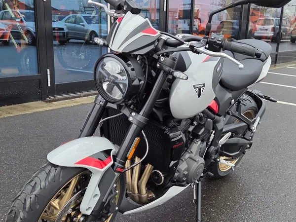 Triumph Trident 800
