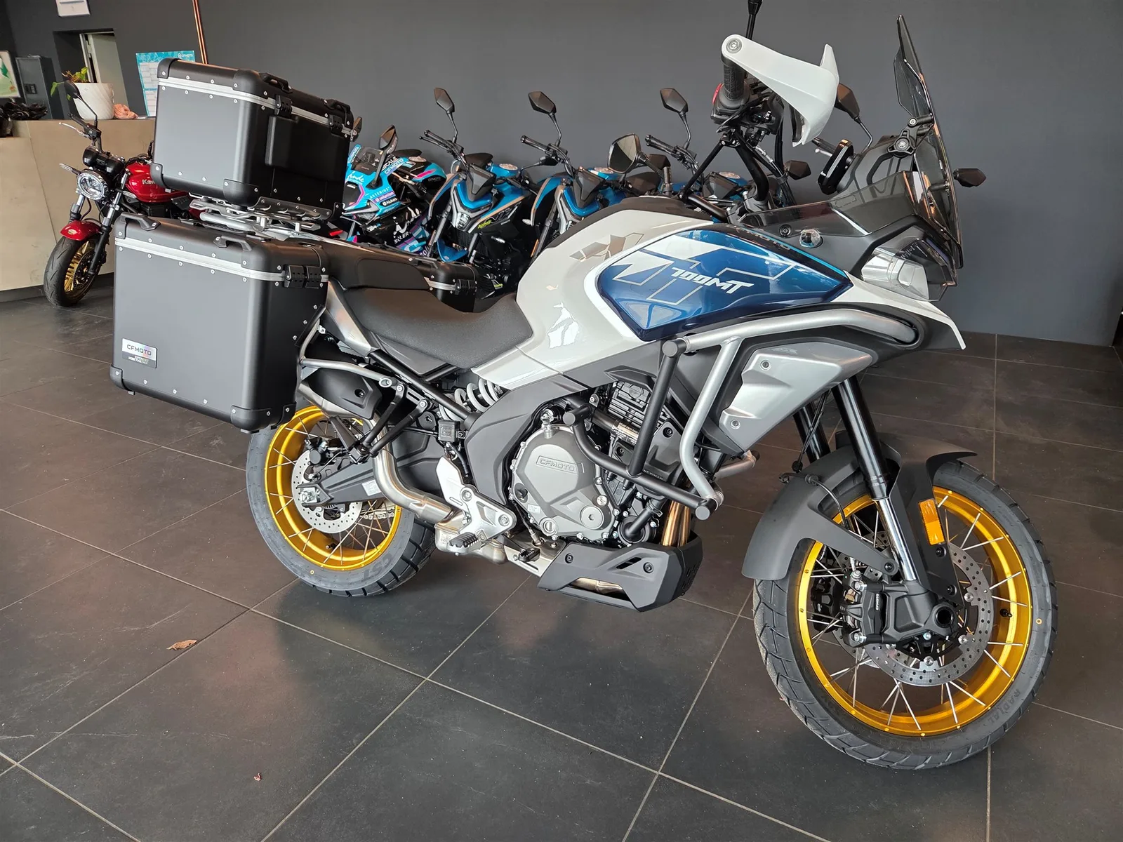CFMOTO 700MT