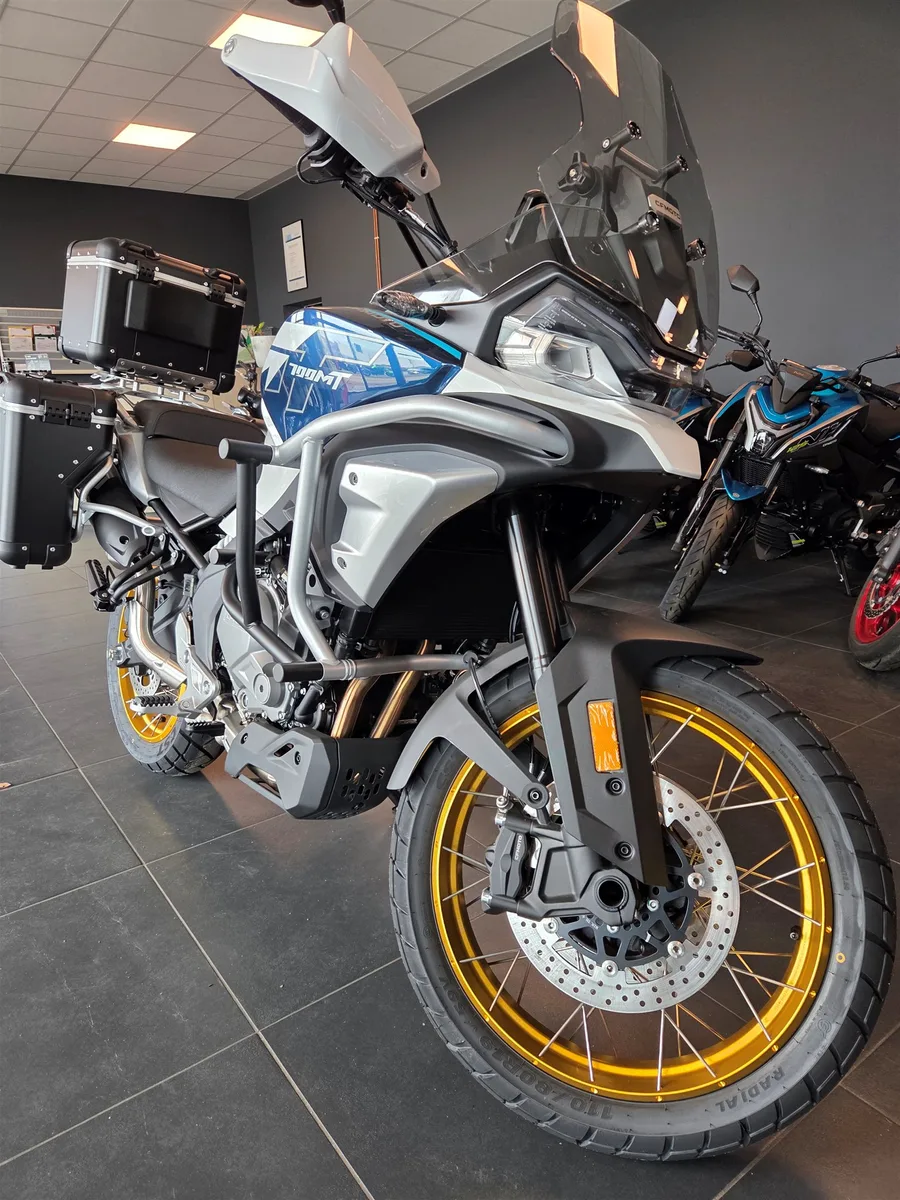 CFMOTO 700MT
