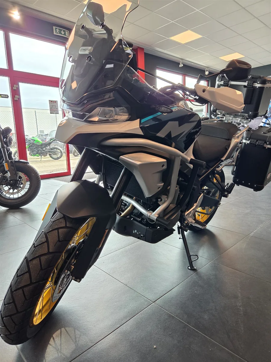 CFMOTO 700MT