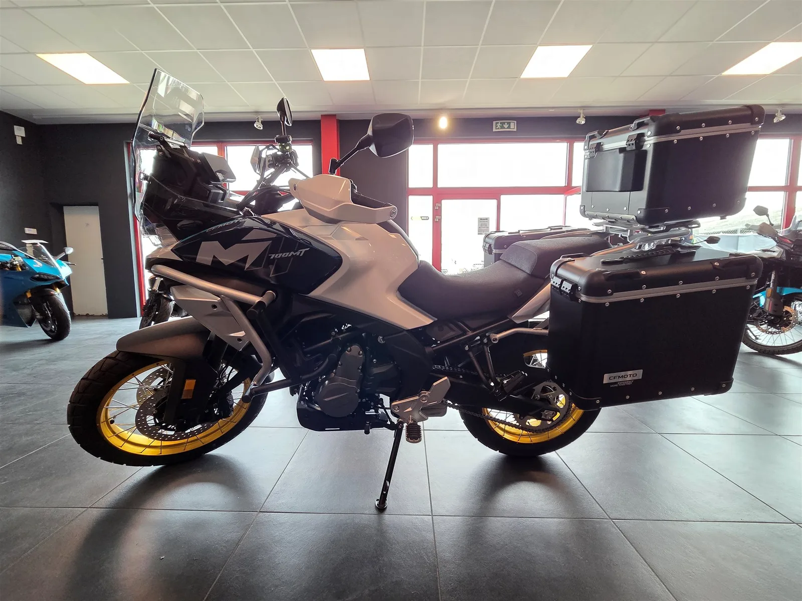 CFMOTO 700MT