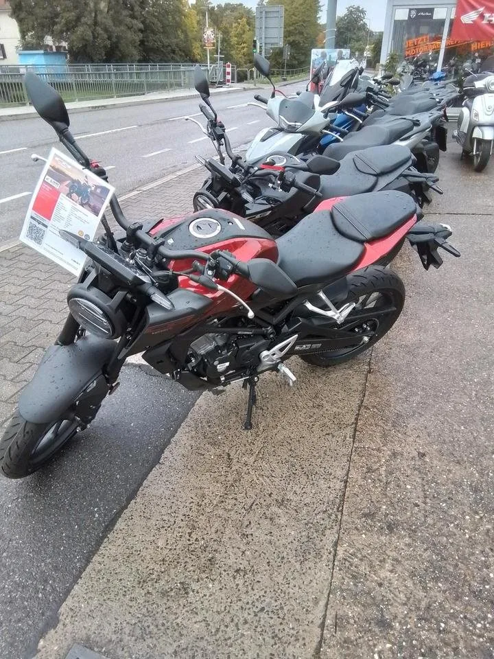 Honda CB125R