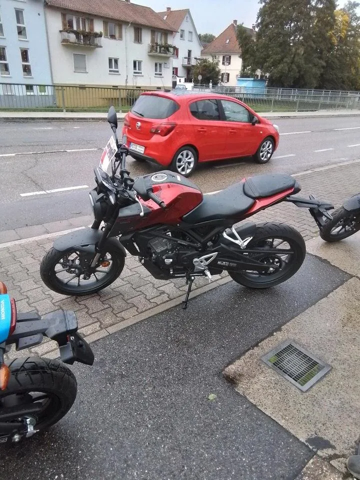 Honda CB125R