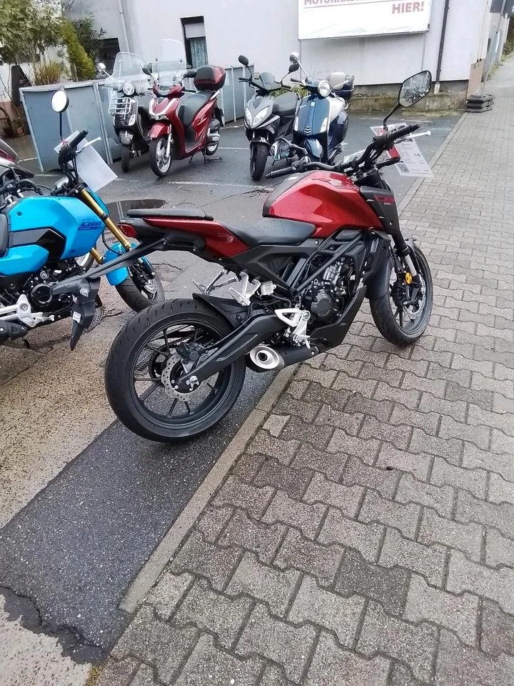 Honda CB125R