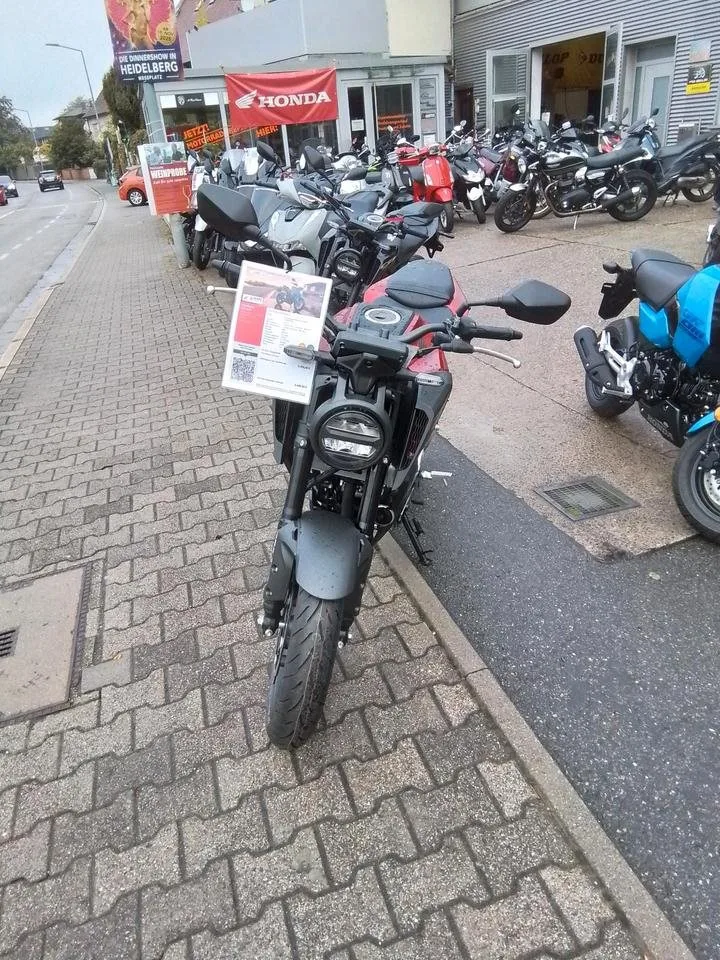 Honda CB125R