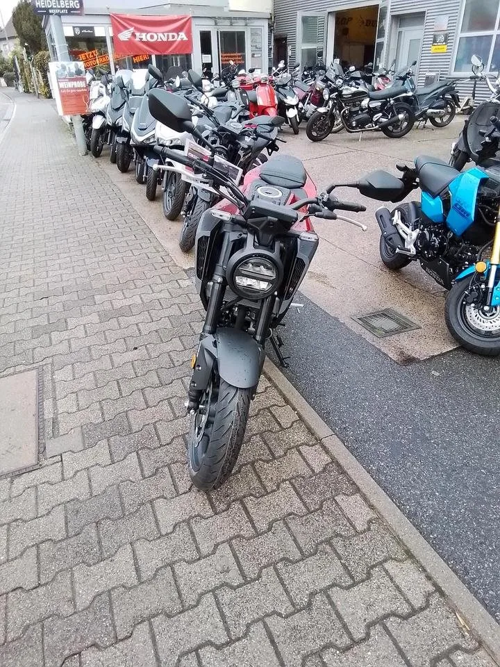 Honda CB125R