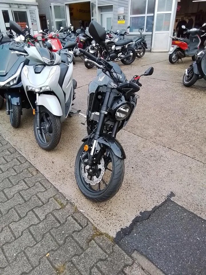 Honda CB125R