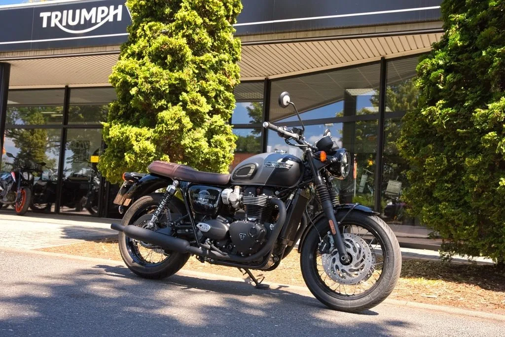 Triumph Bonneville T120 Black