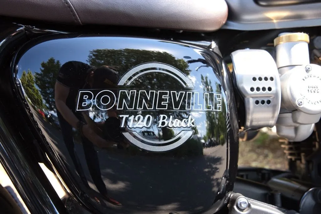 Triumph Bonneville T120 Black