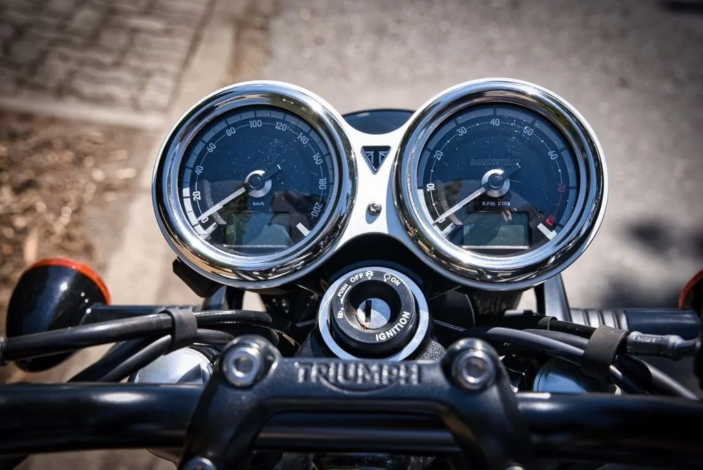 Triumph Bonneville T120 Black