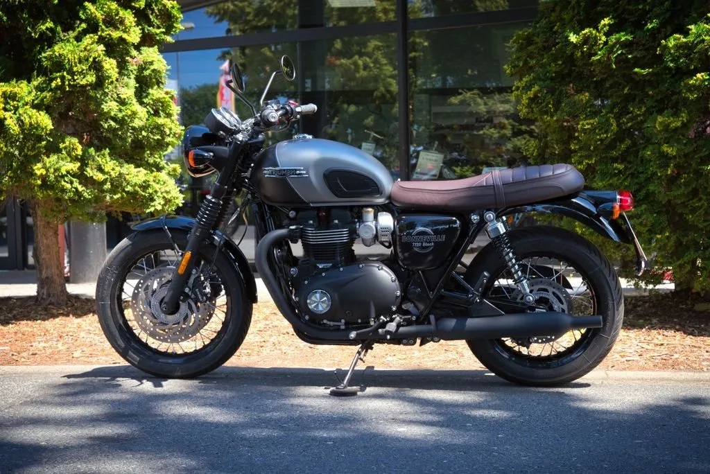 Triumph Bonneville T120 Black