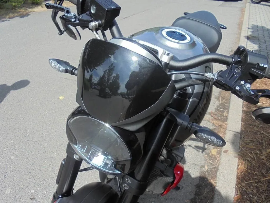 Triumph Trident 660