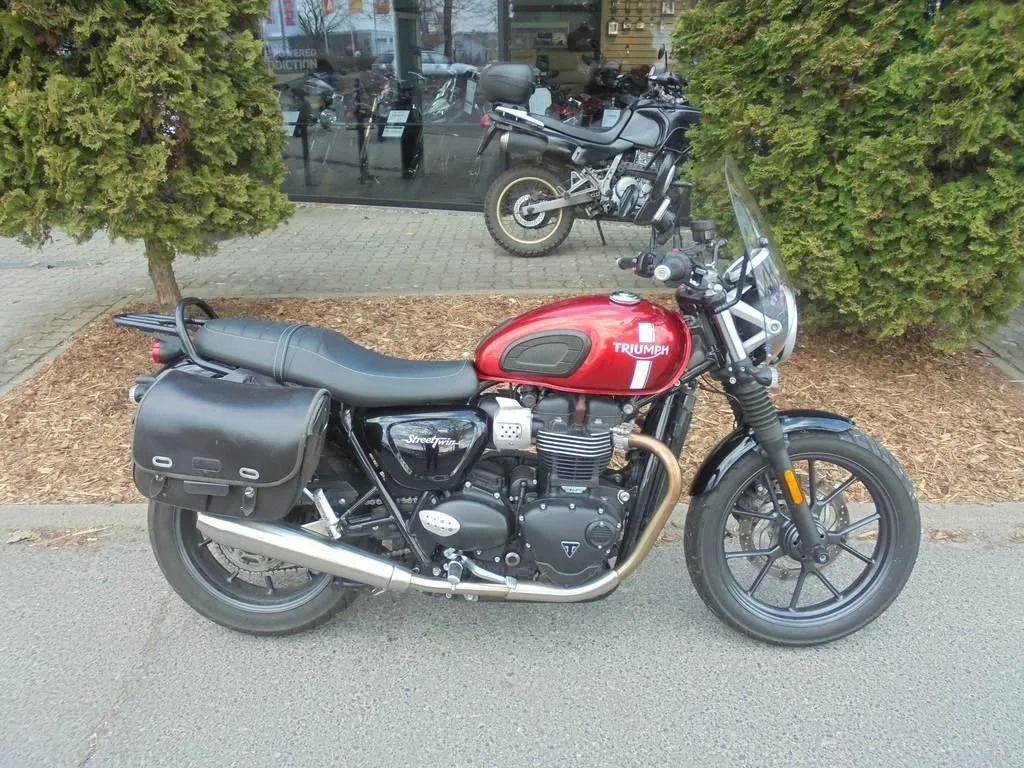 Triumph Street Twin