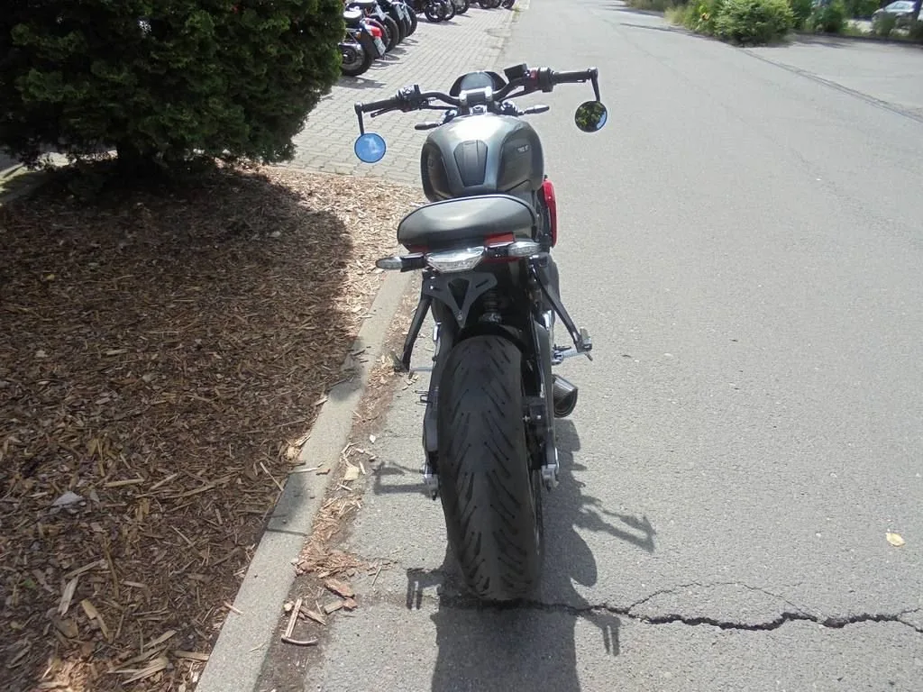Triumph Trident 660