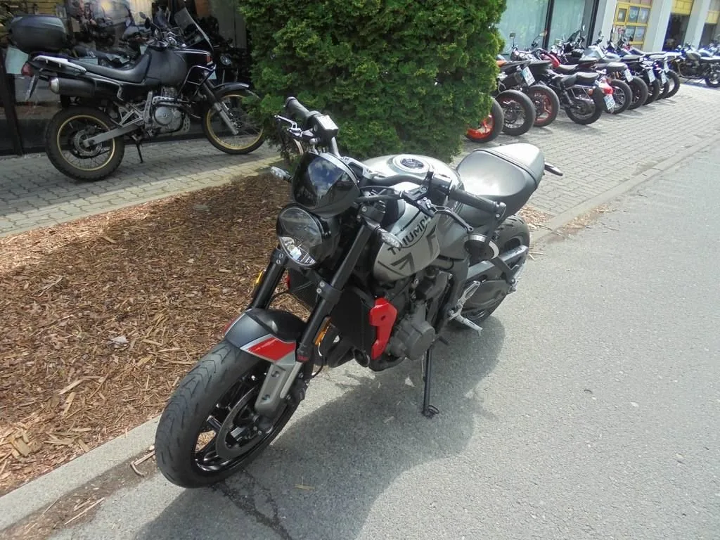 Triumph Trident 660