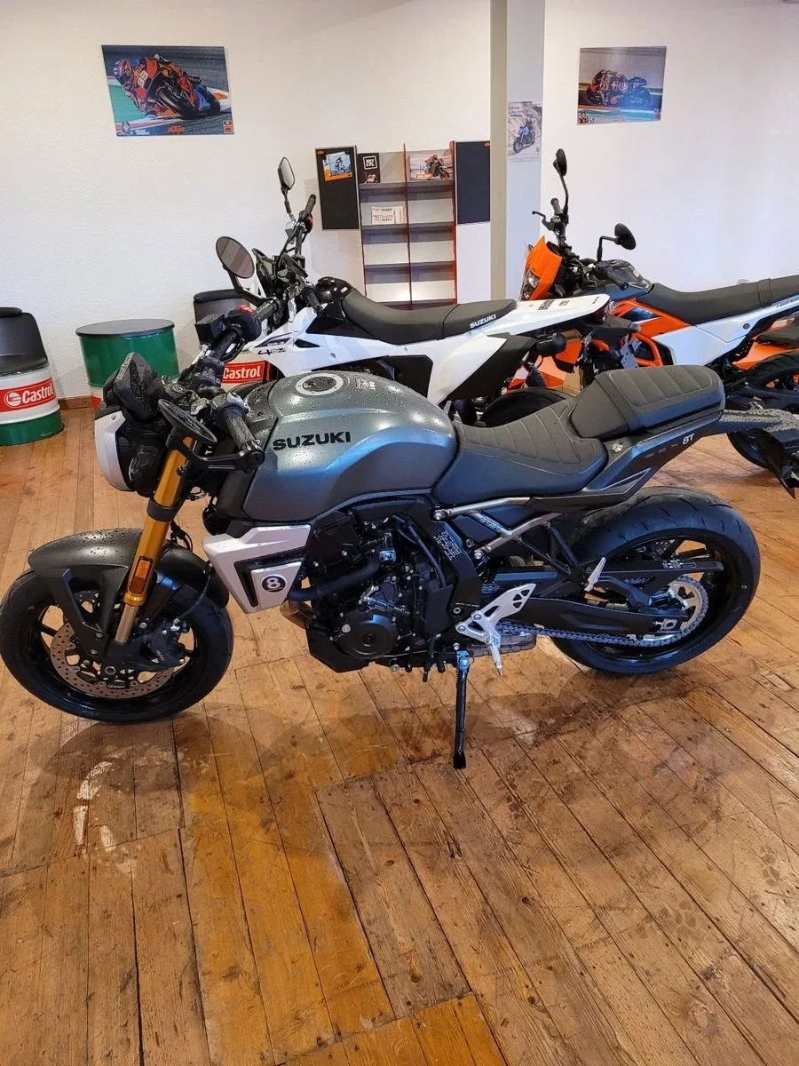 Suzuki GSX-8T