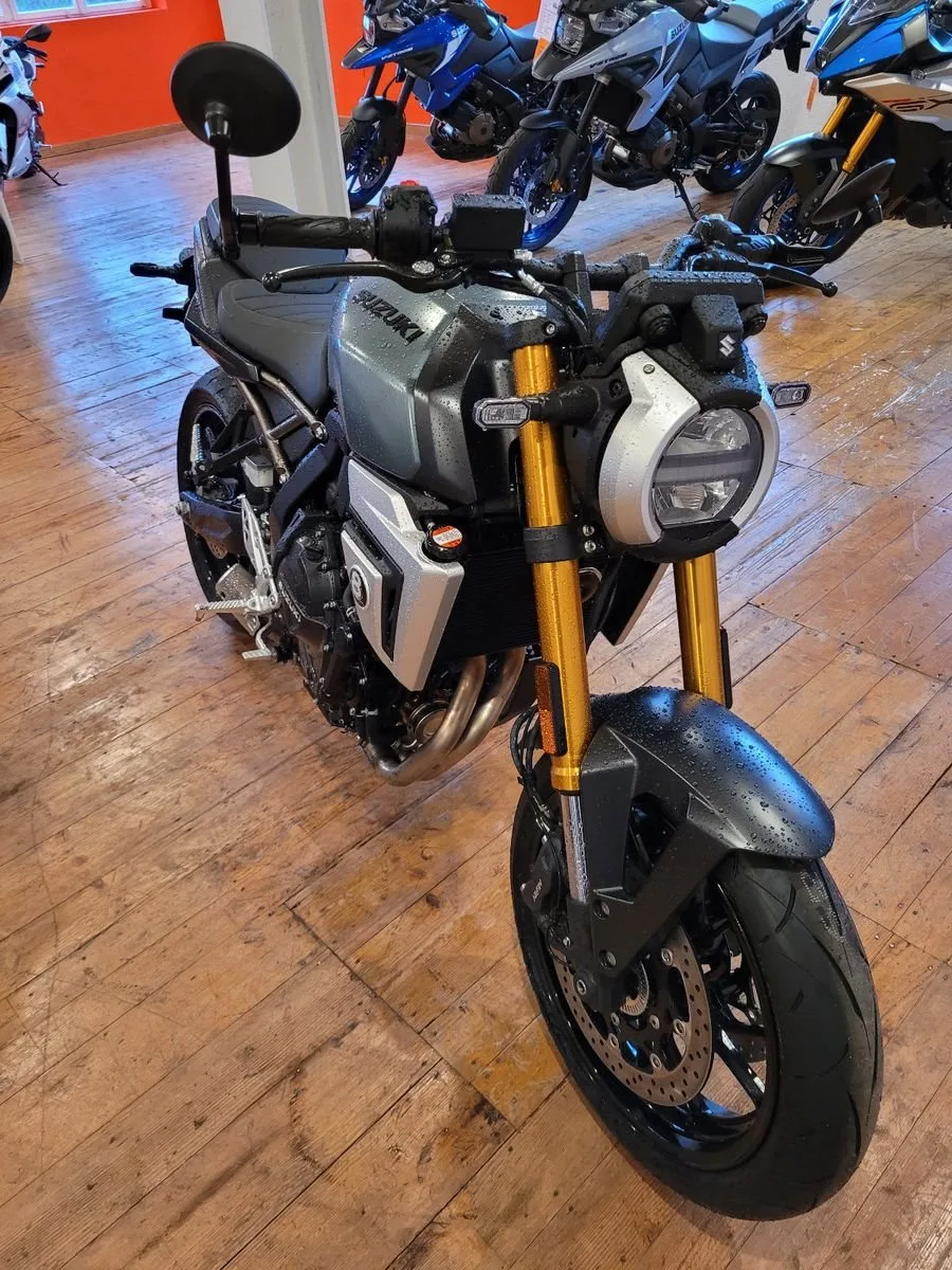 Suzuki GSX-8T