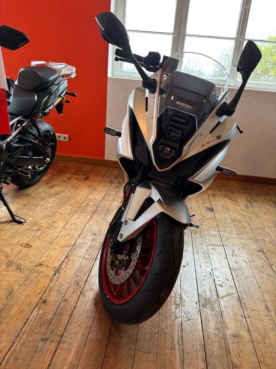 Suzuki GSX-8R