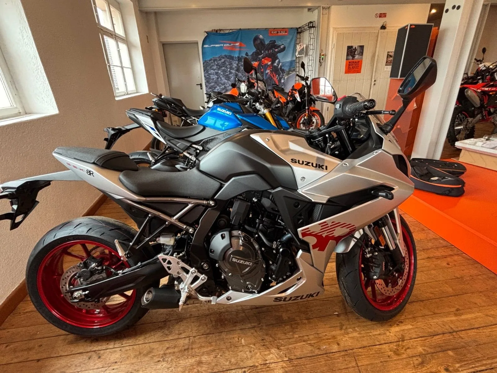 Suzuki GSX-8R