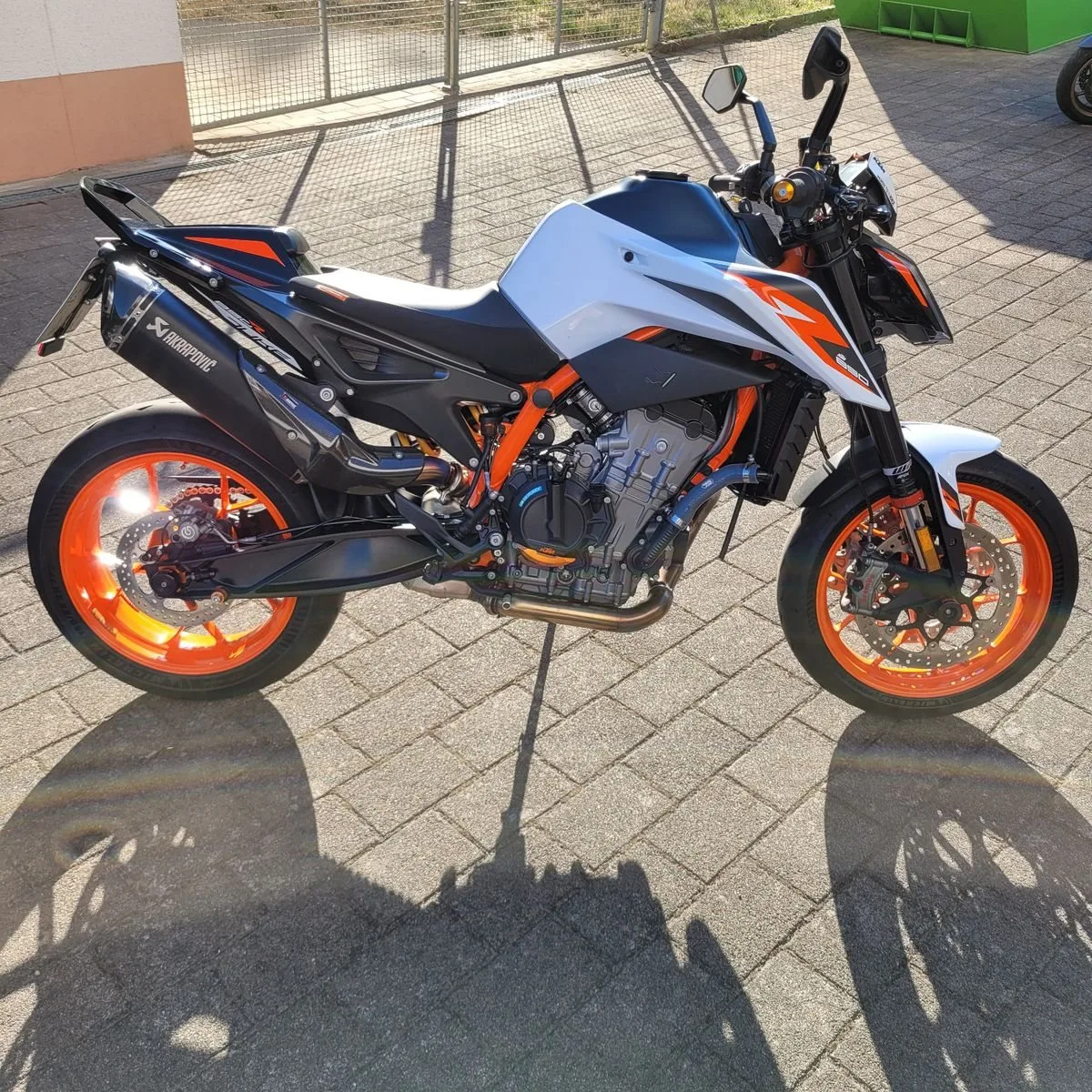 KTM 890 Duke R