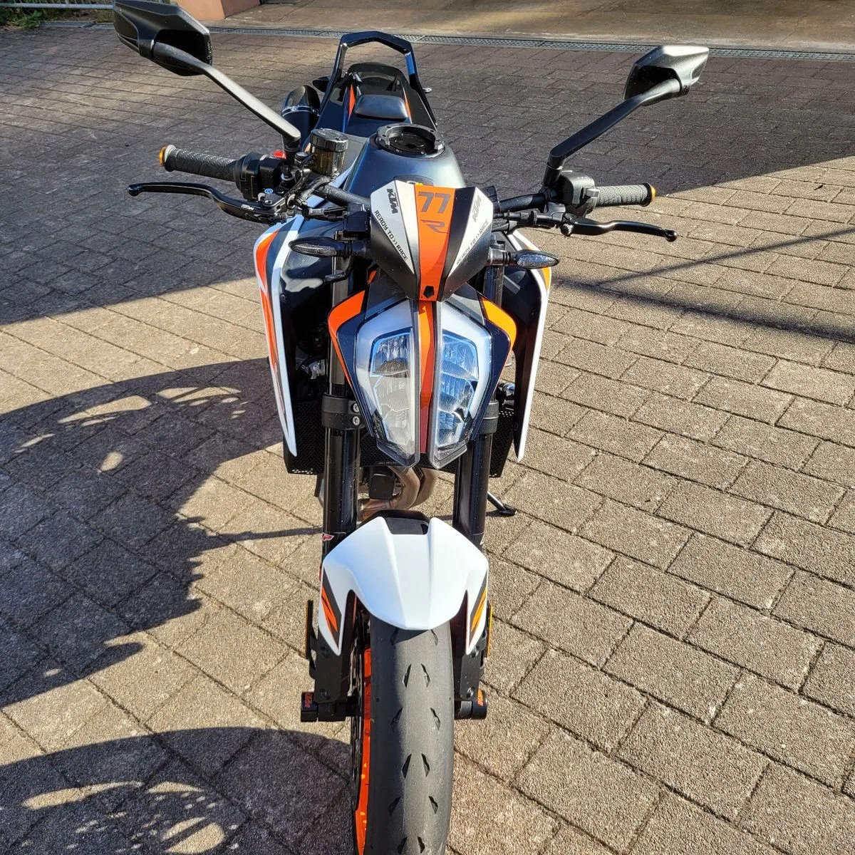 KTM 890 Duke R