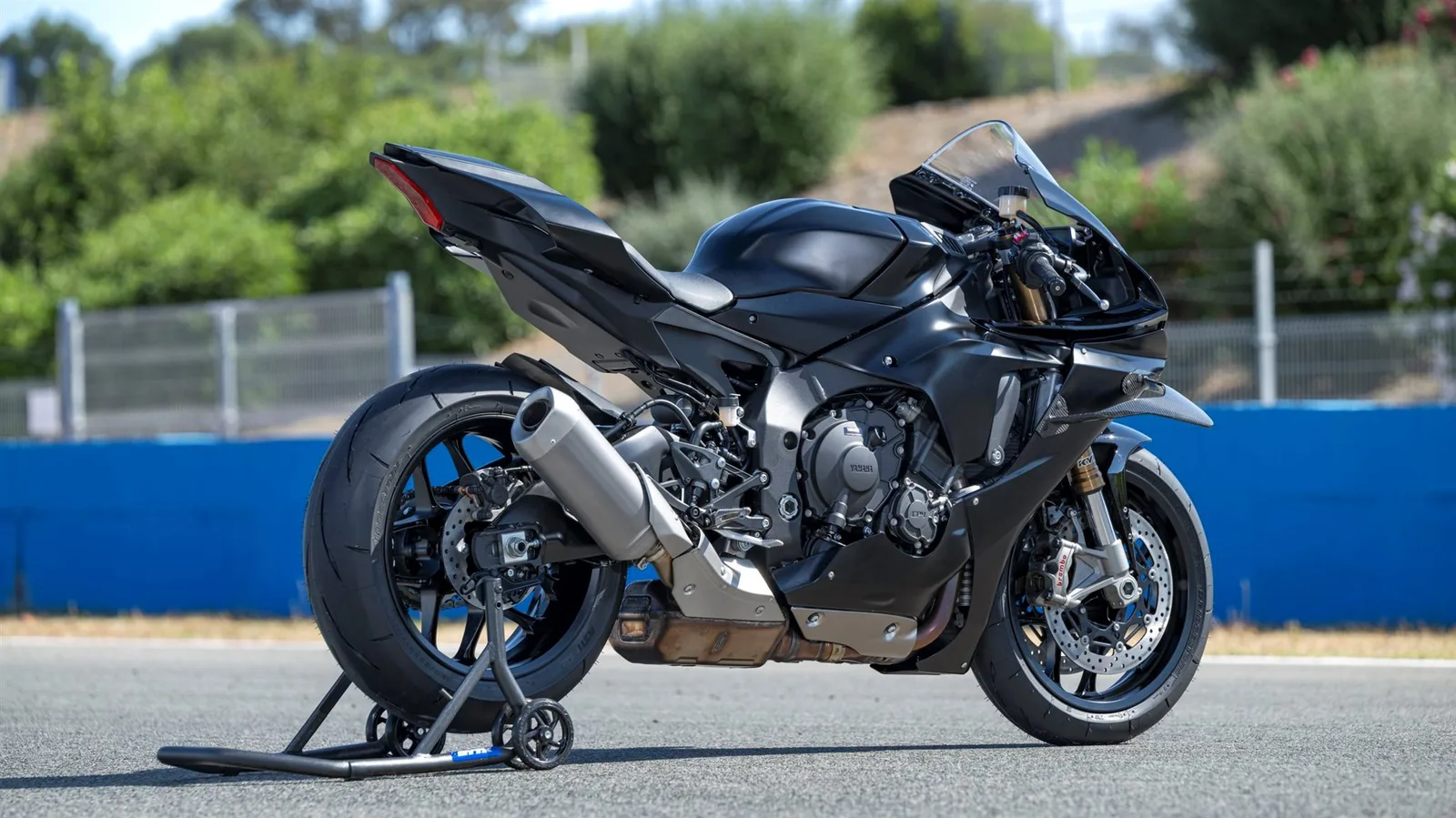 Yamaha R1 RACE