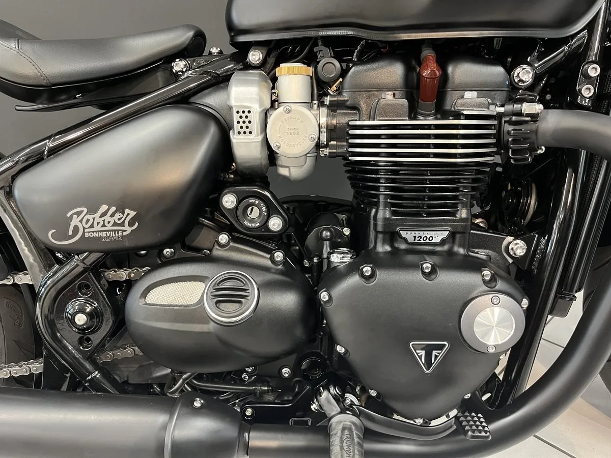 Triumph Bonneville Bobber Black