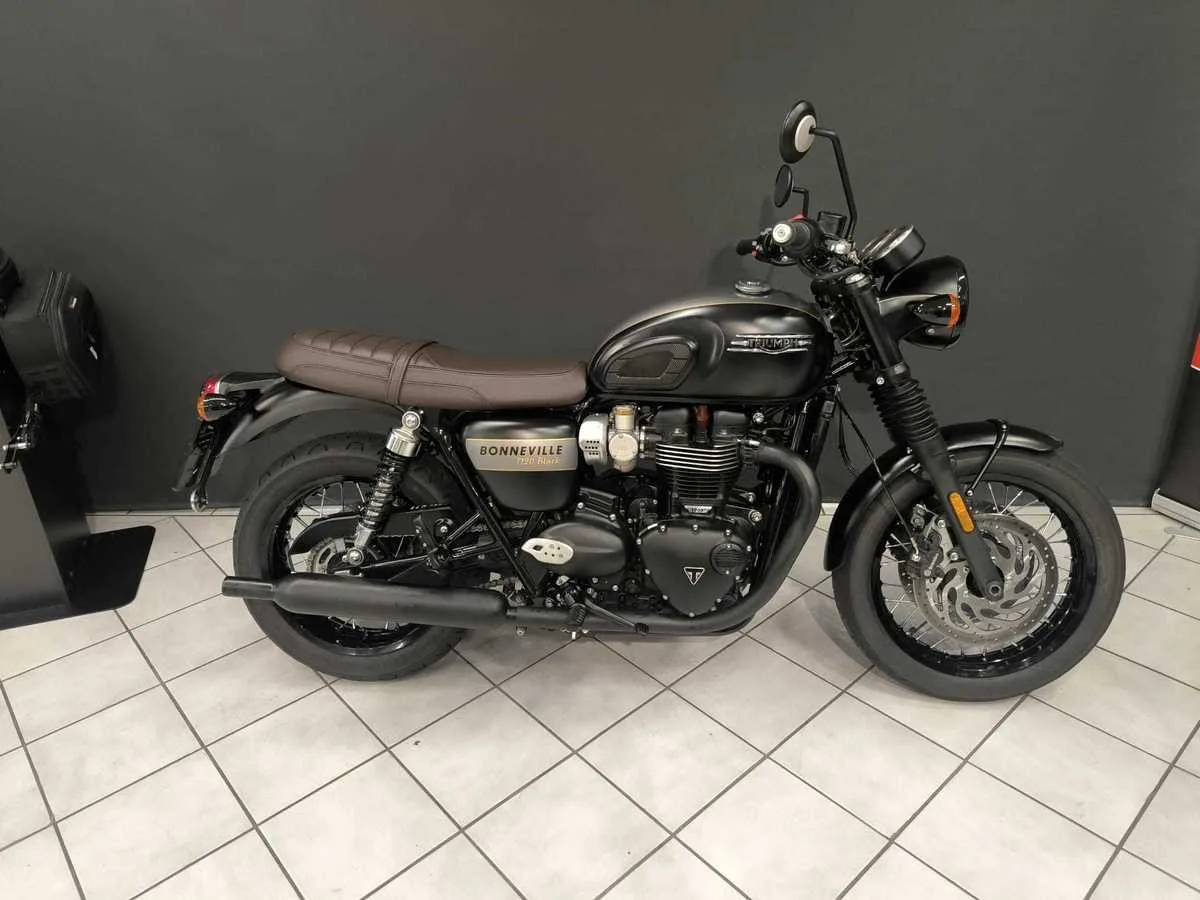 Triumph Bonneville T120 Black Gold Line