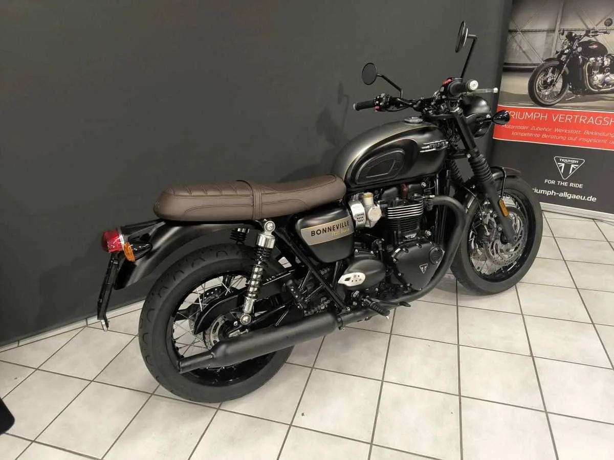 Triumph Bonneville T120 Black Gold Line