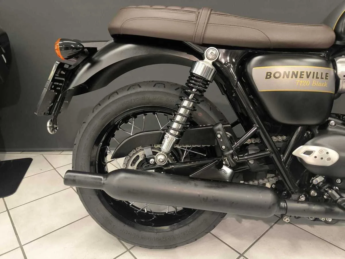 Triumph Bonneville T120 Black Gold Line