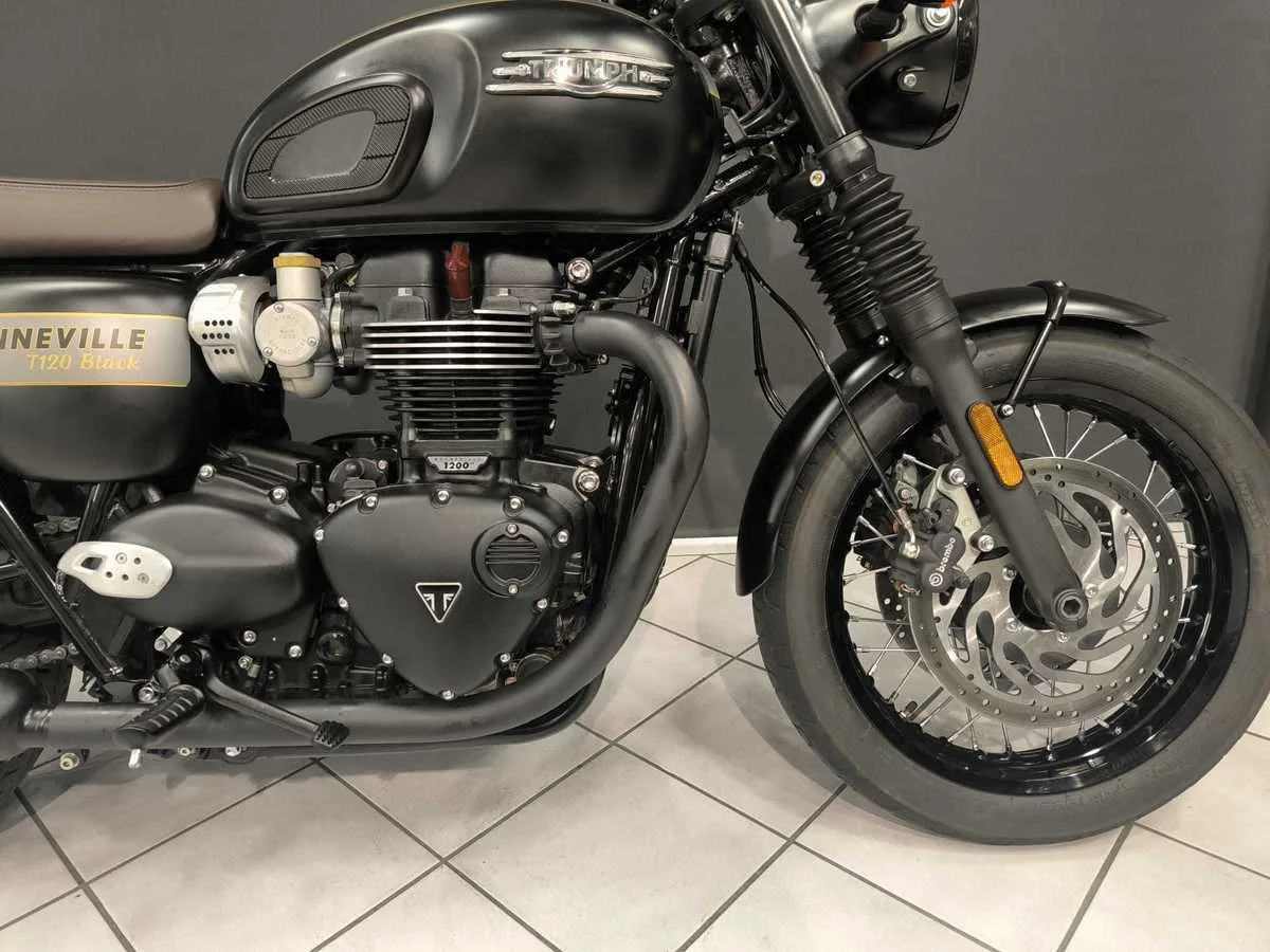 Triumph Bonneville T120 Black Gold Line