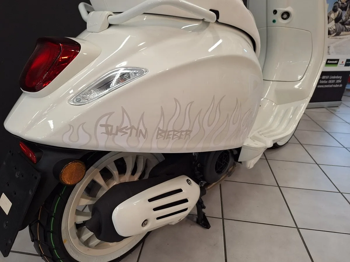Vespa Sprint 125 S Justin Bieber