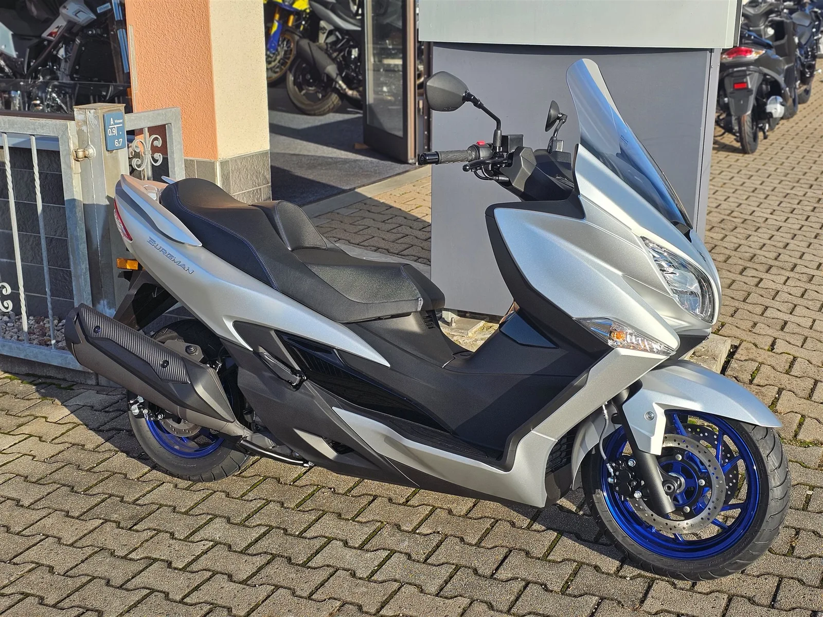 Suzuki Burgman 400 TZ 24