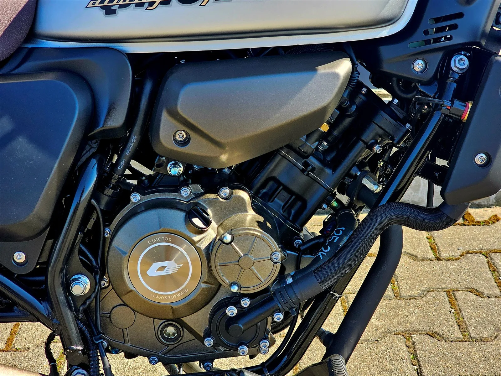 QJ Motor SRV 125 Chopper Cruiser Bobber B196 A1 15PS