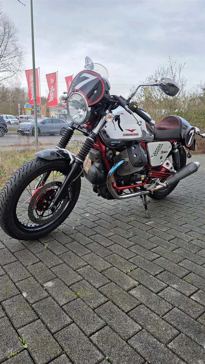 Moto Guzzi V7 Racer
