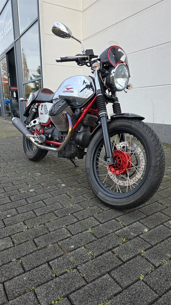 Moto Guzzi V7 Racer