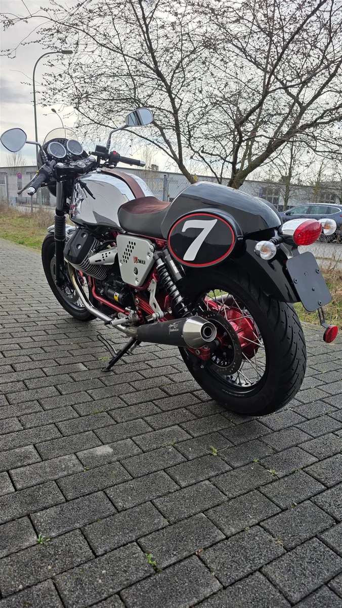 Moto Guzzi V7 Racer