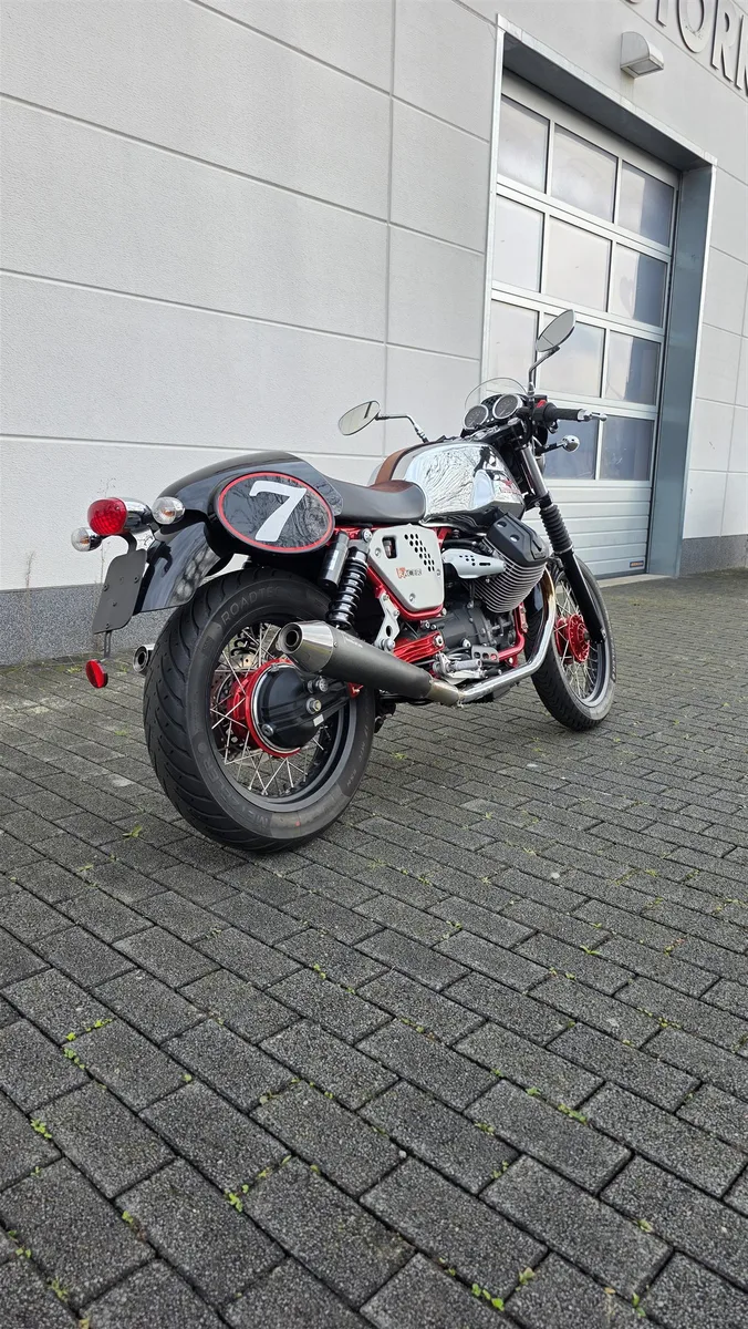 Moto Guzzi V7 Racer