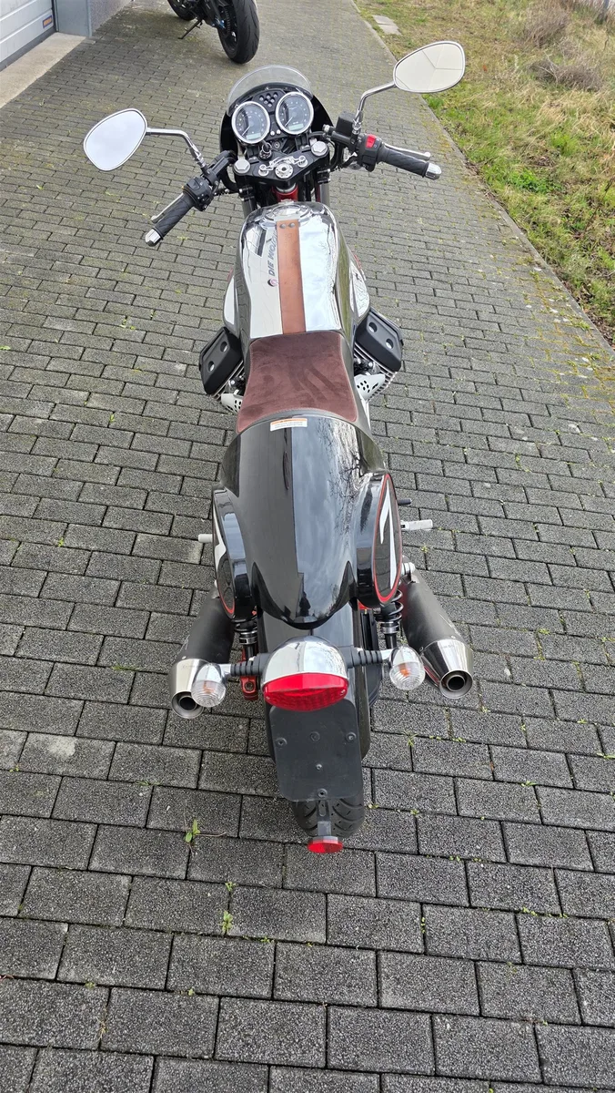 Moto Guzzi V7 Racer