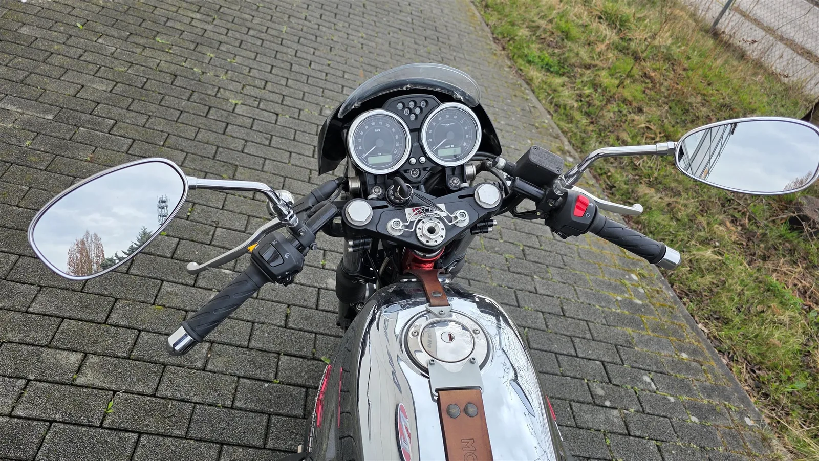 Moto Guzzi V7 Racer