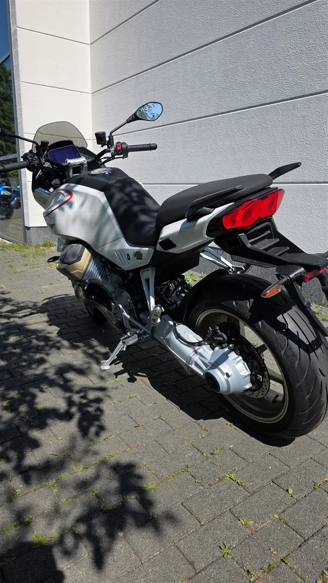 Moto Guzzi V100 Mandello