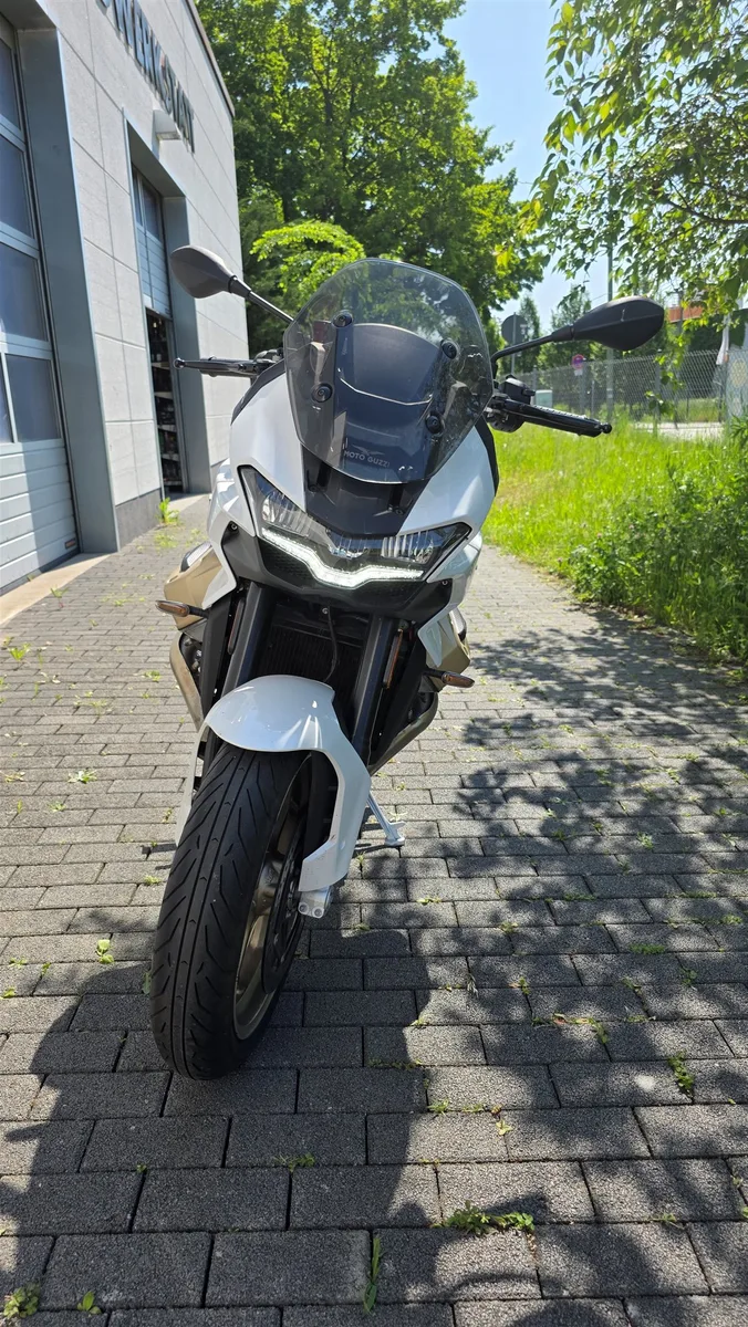 Moto Guzzi V100 Mandello