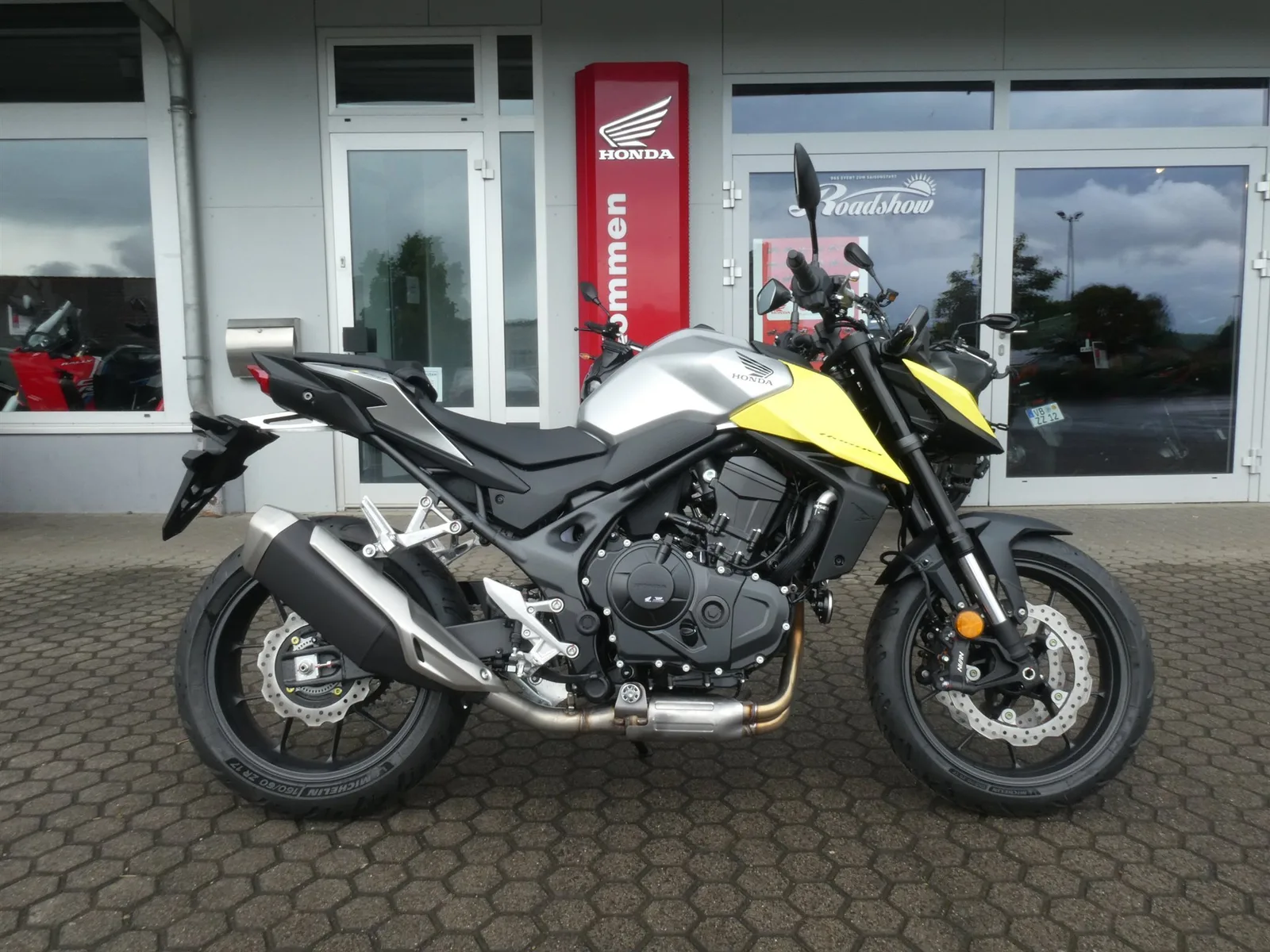 Honda CB750 Hornet Honda Summer Dealz