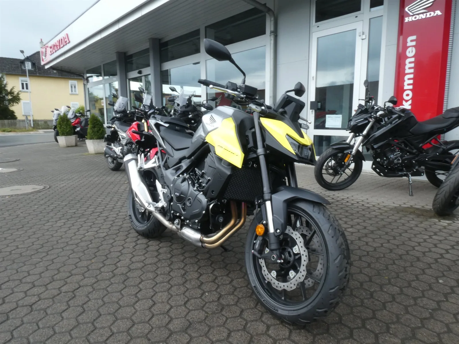 Honda CB750 Hornet Honda Summer Dealz