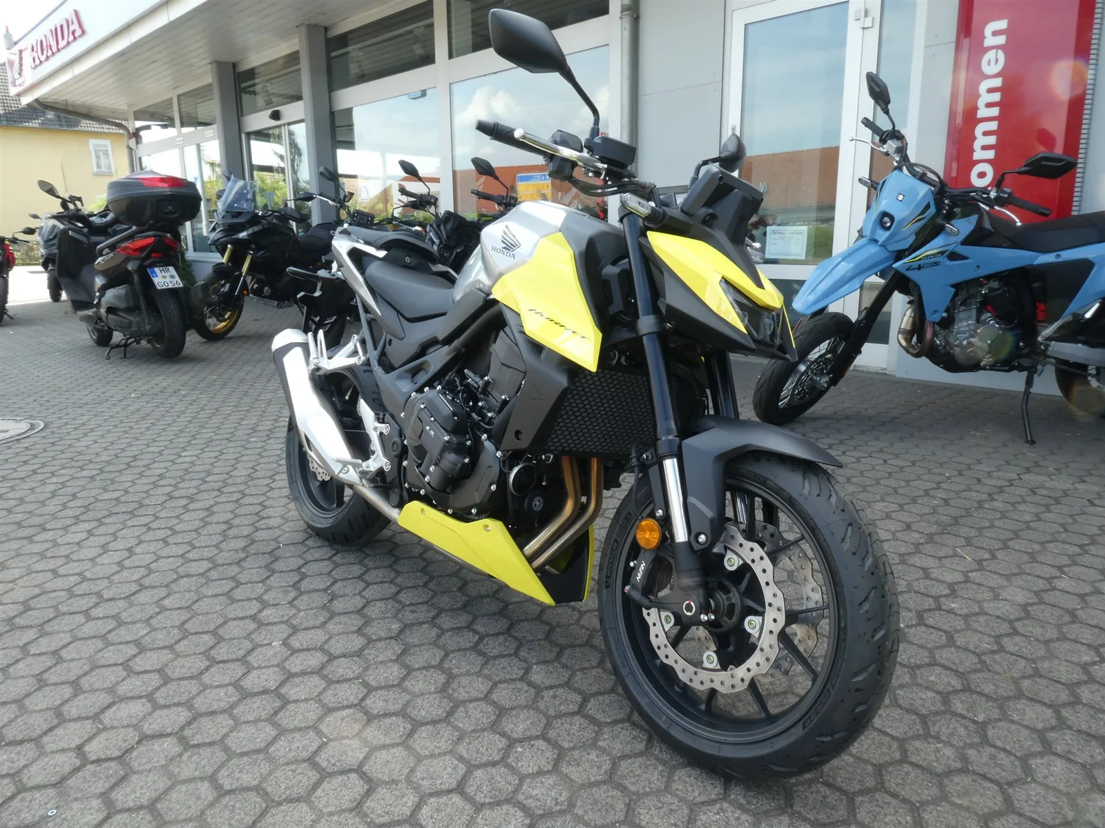 Honda CB750 Hornet E-Clutch