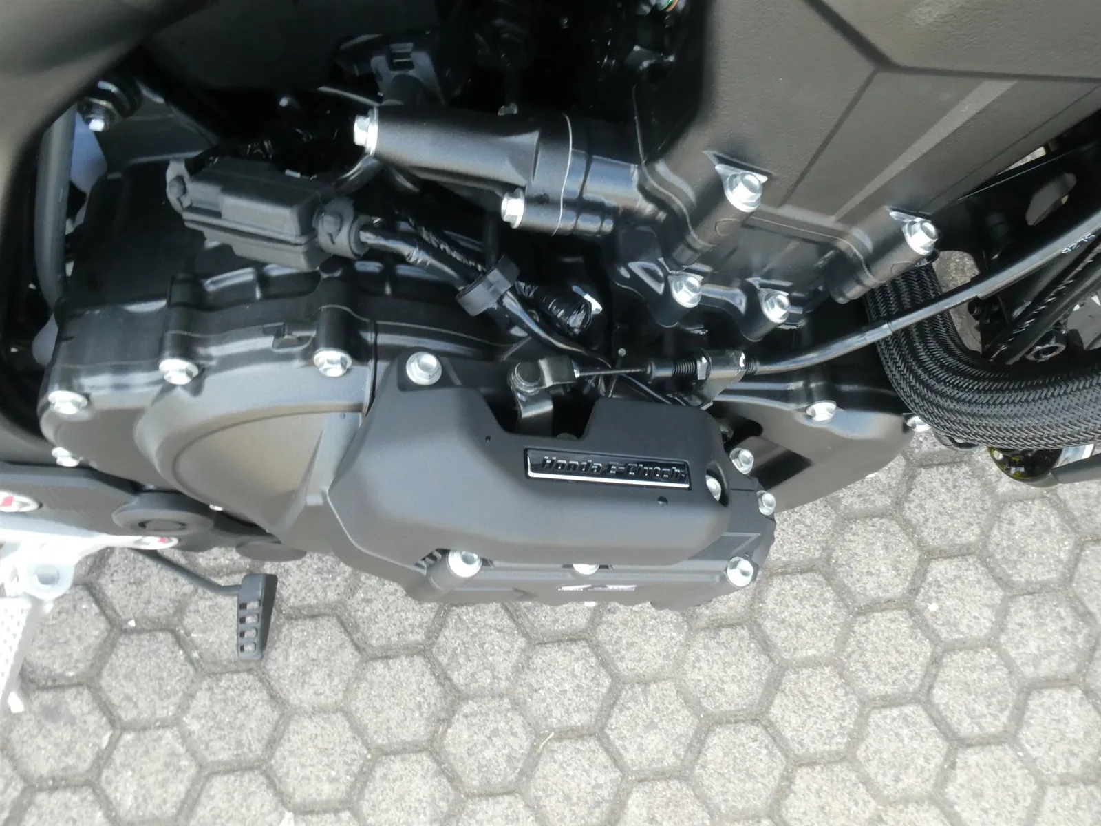 Honda CB750 Hornet E-Clutch