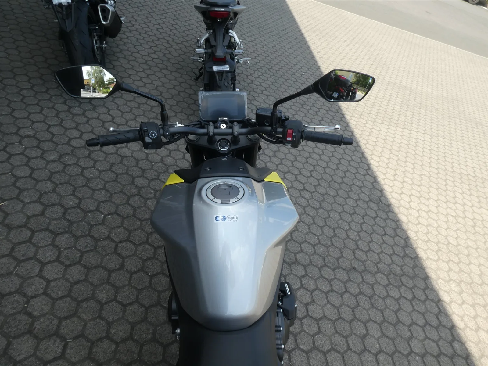 Honda CB750 Hornet E-Clutch