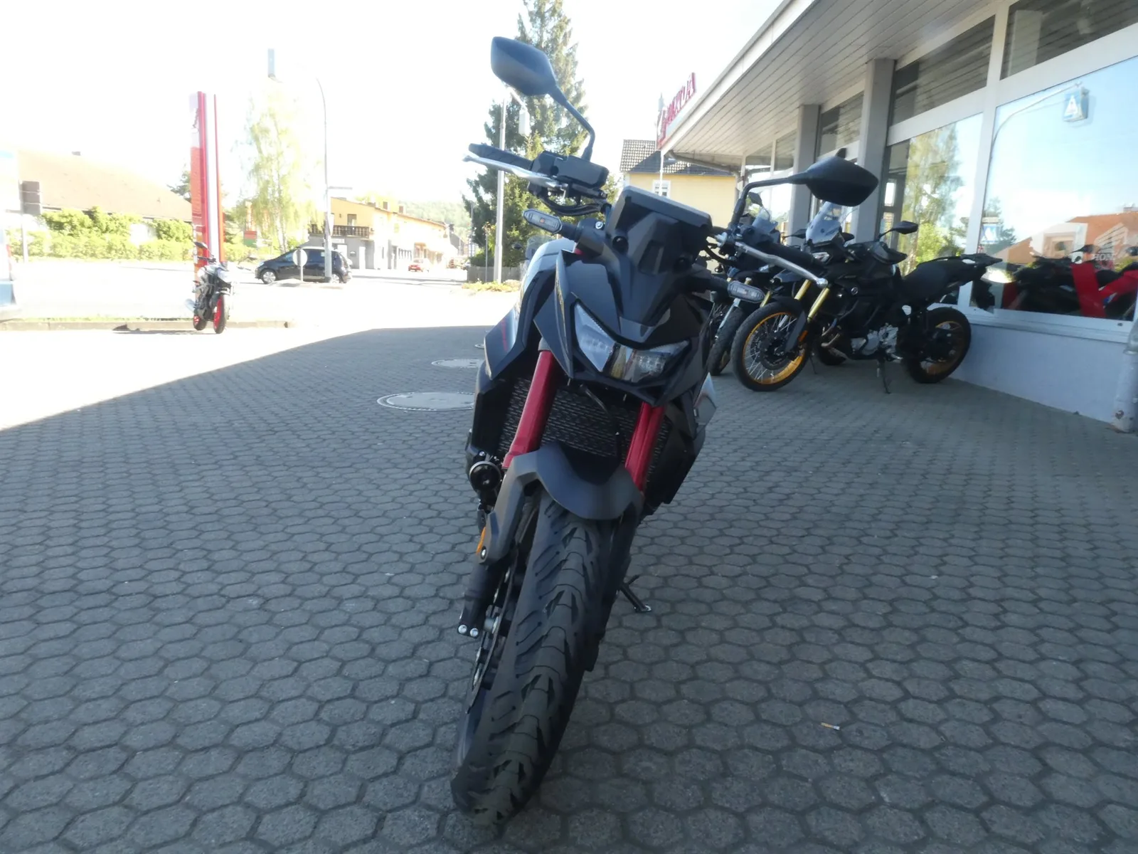 Honda CB750 Hornet E-Clutch